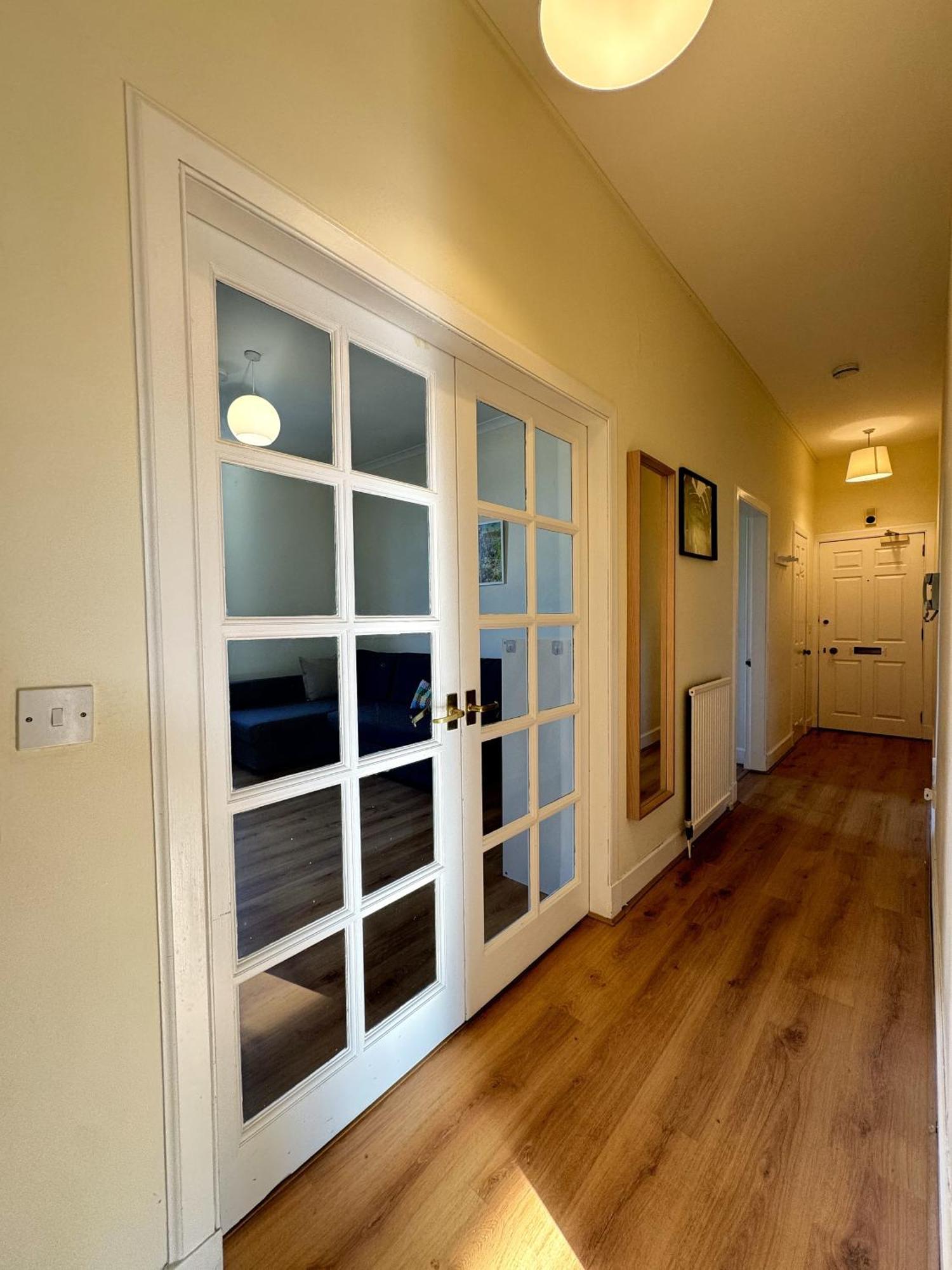 Centre - George Square Apartment