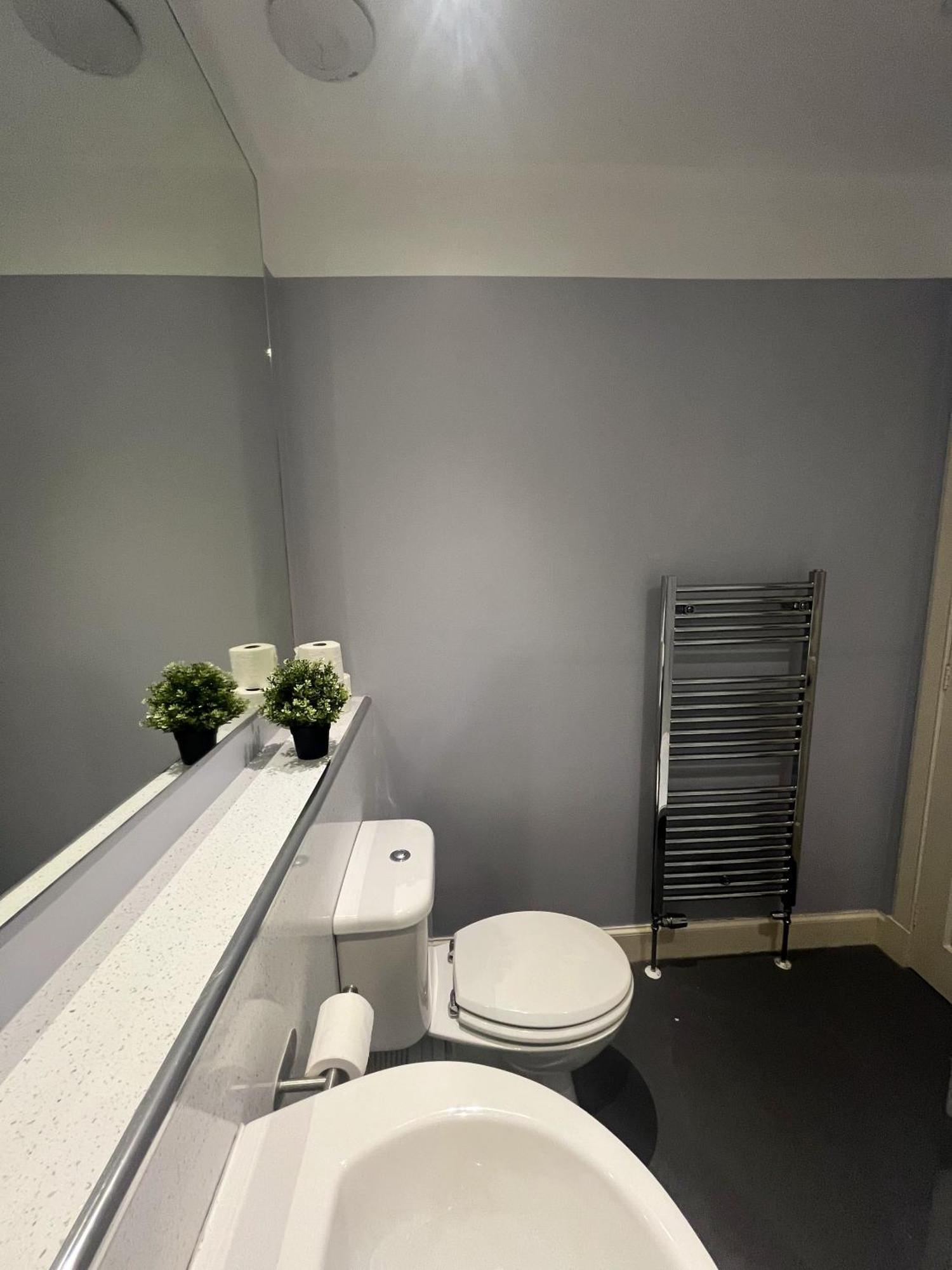 Centre - George Square Apartment *